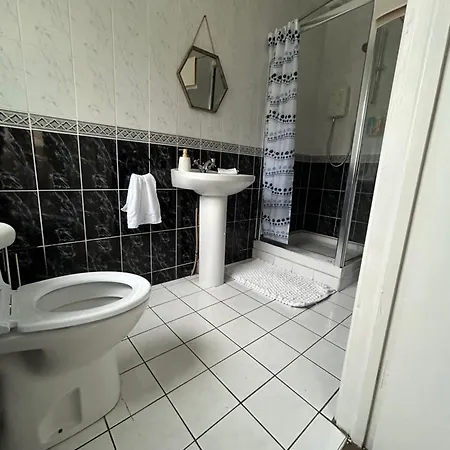 Small, Perfectly Formed * Дублин