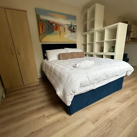 Small, Perfectly Formed * Дублин